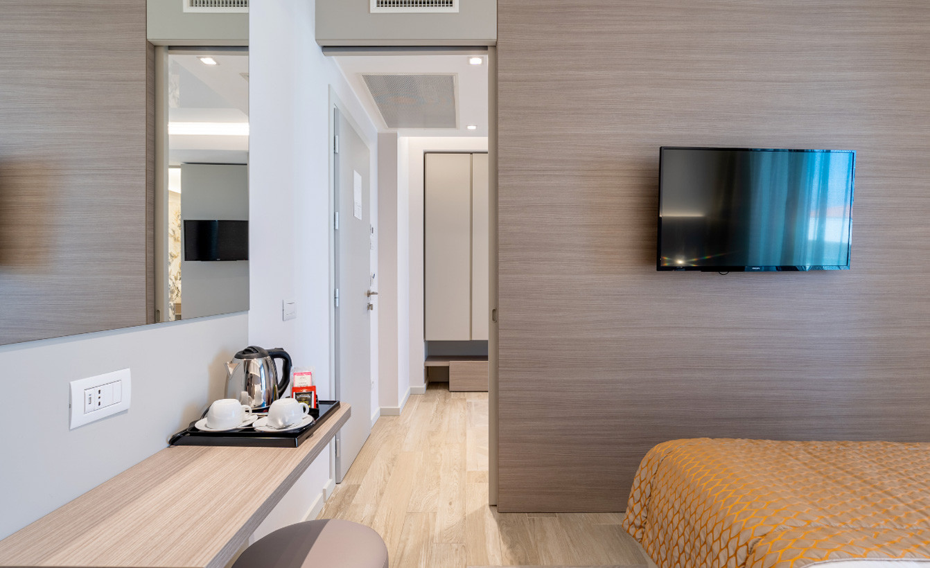 media.Camere-DeLexu-Living-2-Hotel-Savini-Igea-Marina