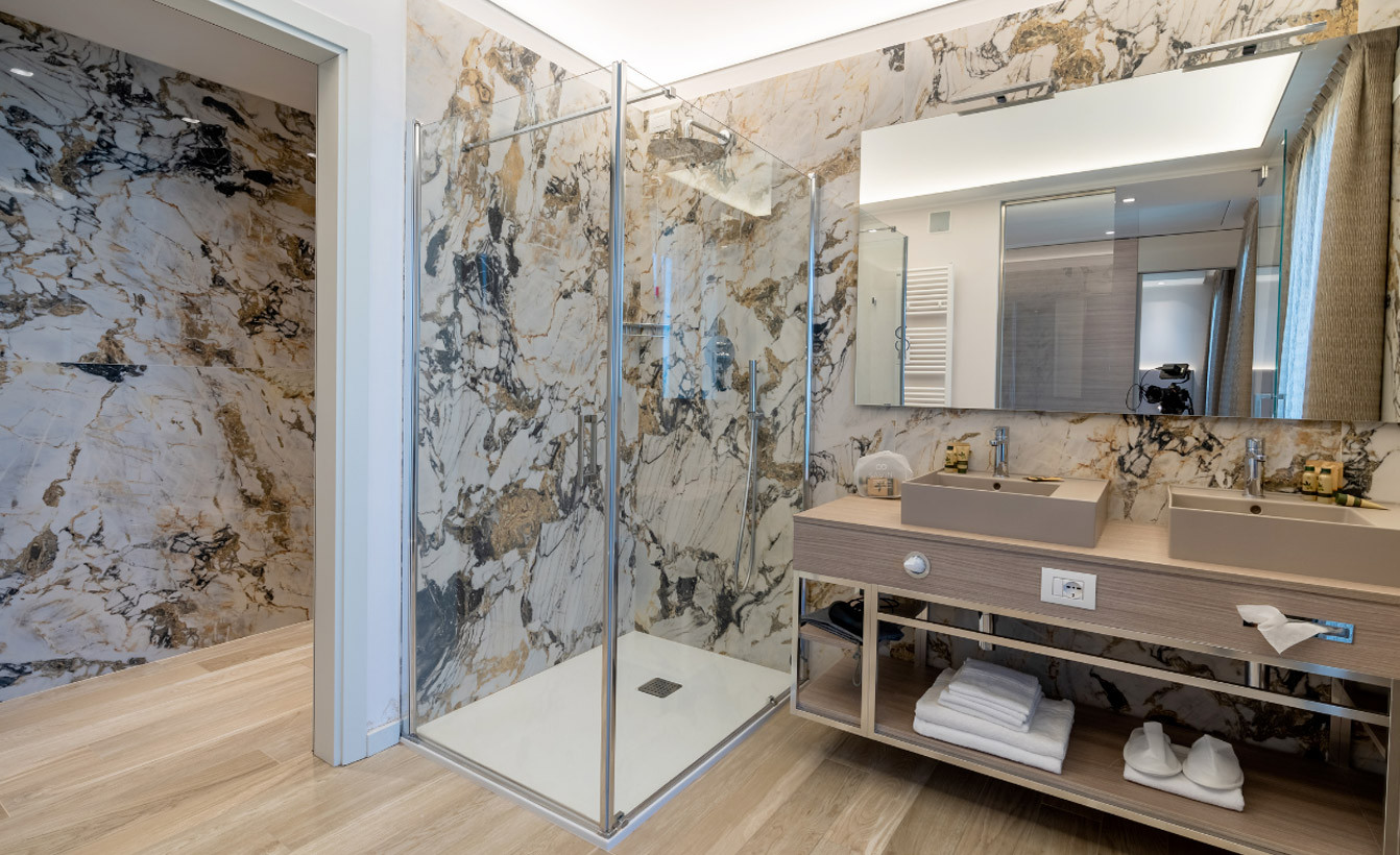 media.Camere-DeLexu-Living-7-Hotel-Savini-Igea-Marina