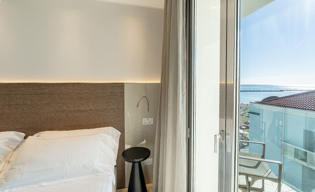 media.camere-delexu-family-5-1-hotel-savini-igea-marina