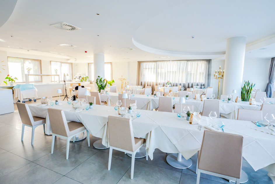 media.Gallery-Ristorante-12-Hotel-Savini-Igea-Marina
