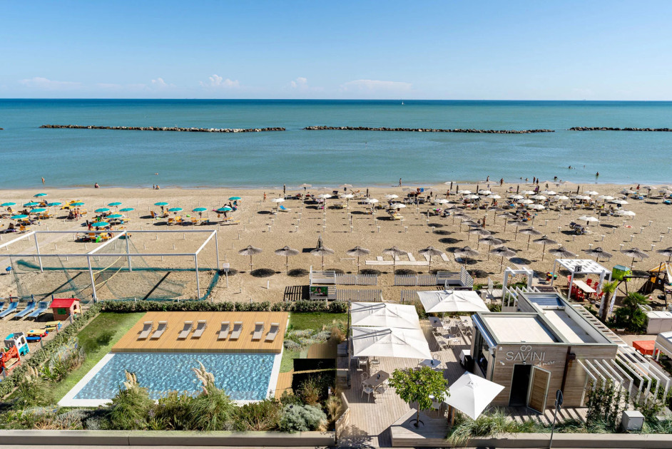 media.Slide-Piscina-1-Hotel-Savini-Igea-Marina