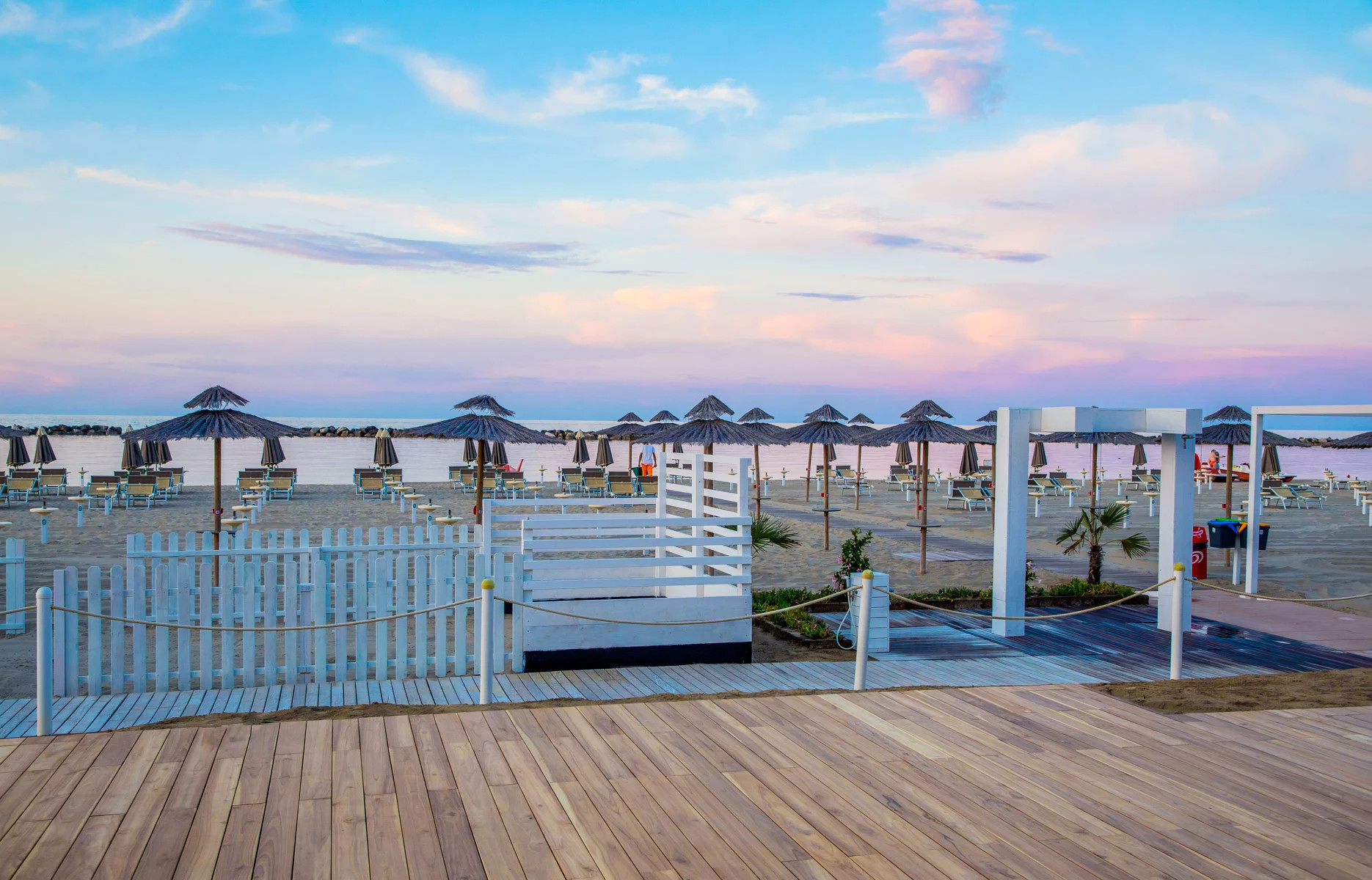 media.Slide-Spiaggia-1-Hotel-Savini-Igea-Marina