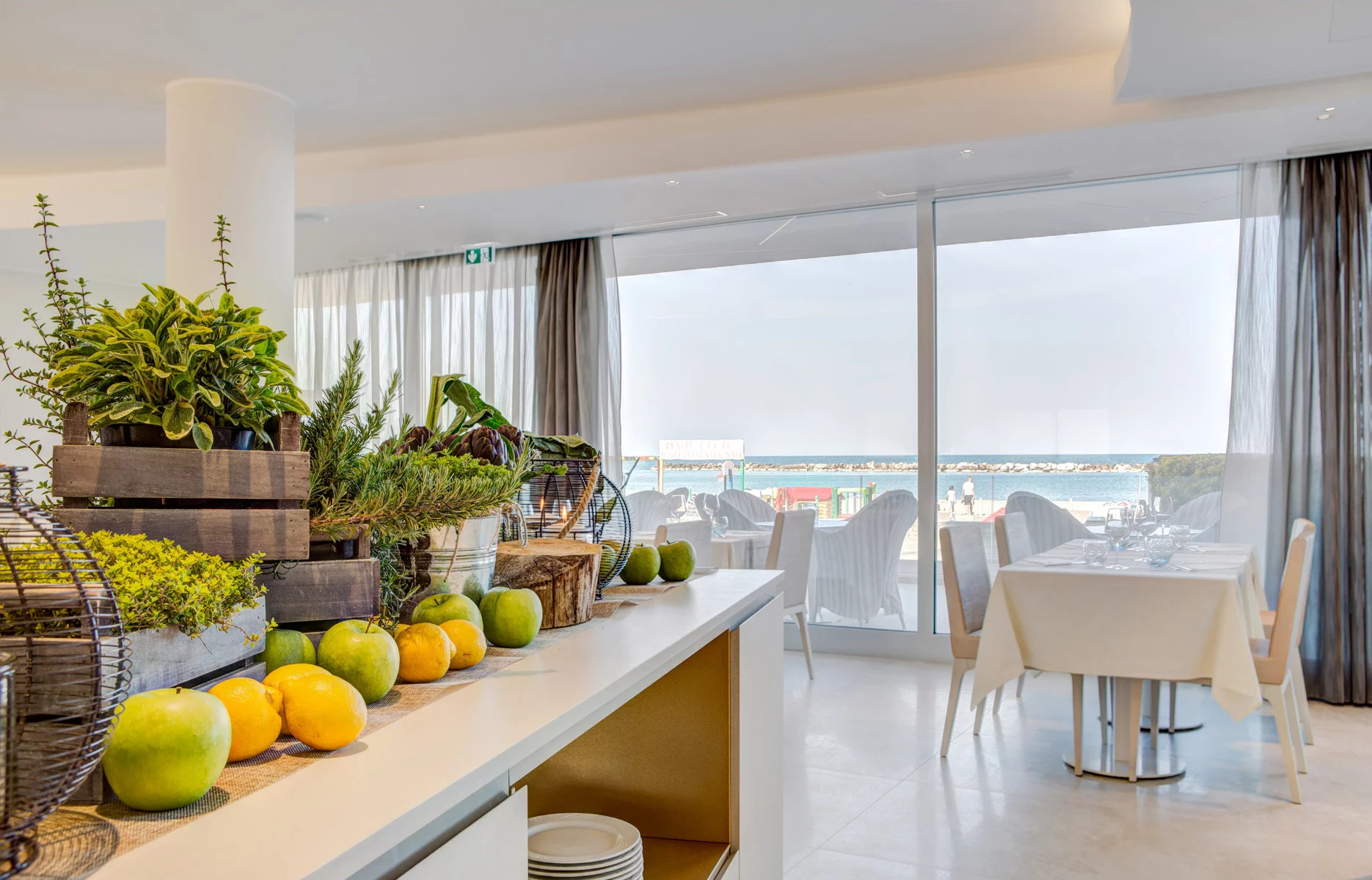 media.Slide-Ristorante-7-Hotel-Savini-Igea-Marina