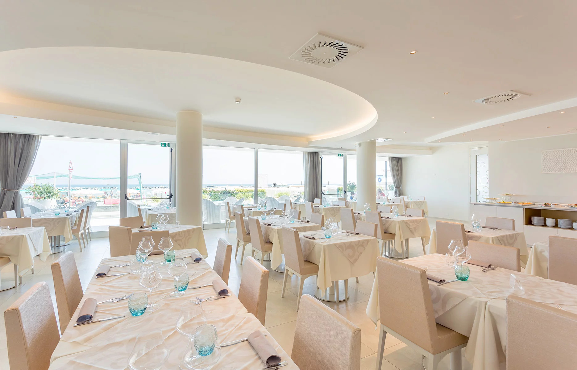 media.Slide-Home-sala-Hotel-Savini-Igea-Marina